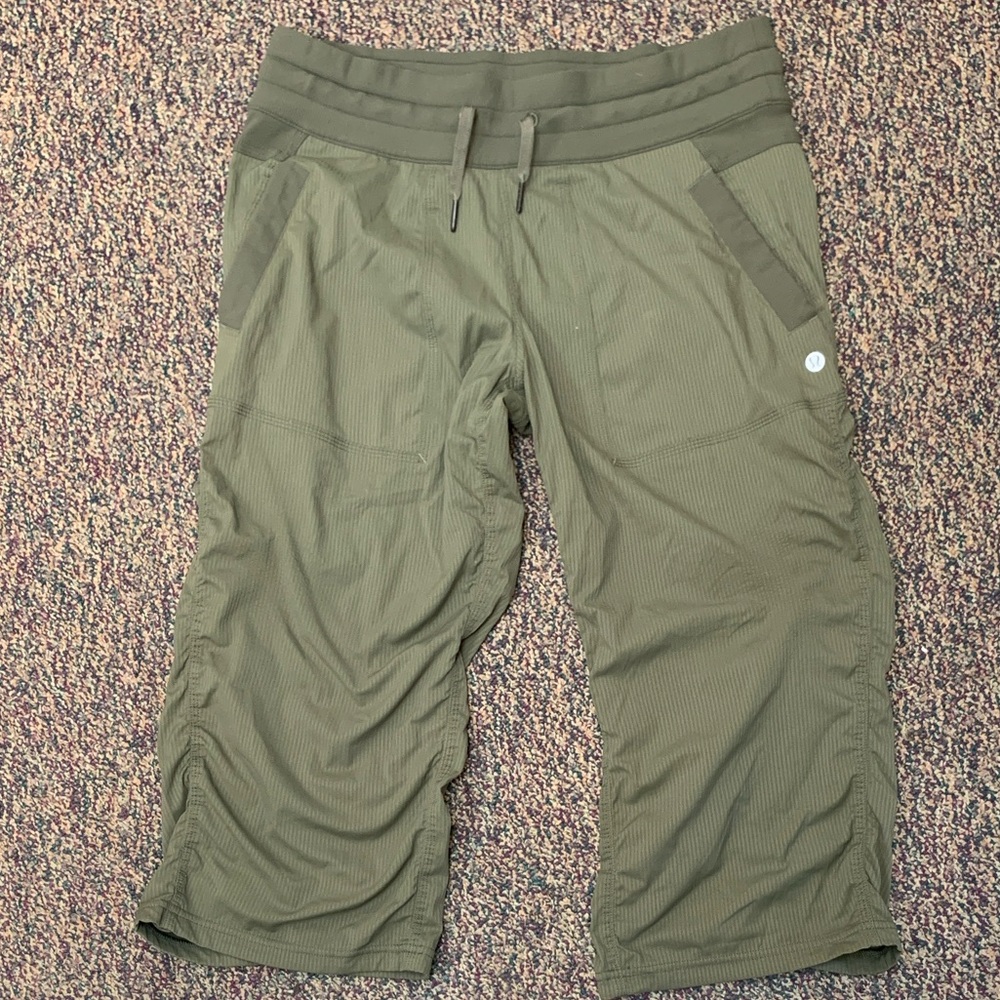 Lululemon Athletica Parachute Cropped Pants Sz 8 EUC Dance, Lagenlook